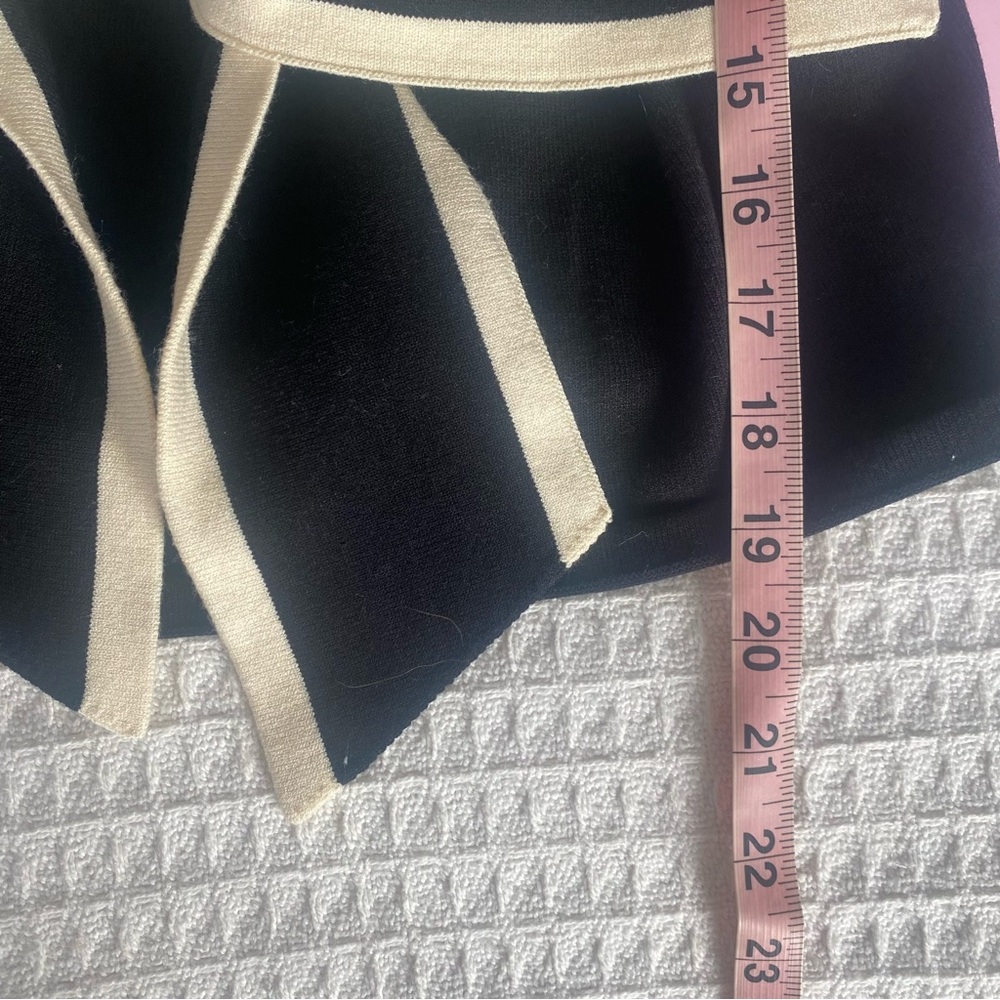 Avec Les Filles Black and Cream Bow Crop Top Large NWT - Picture 3 of 7